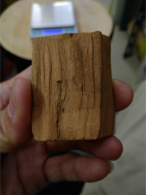 印度老山檀香 絕版老料 四十多年老料 印度老布袋裝 紅肉黑肉 重油 四剖料 車珠 掛件 雕刻 邁索爾 白檀, 1個