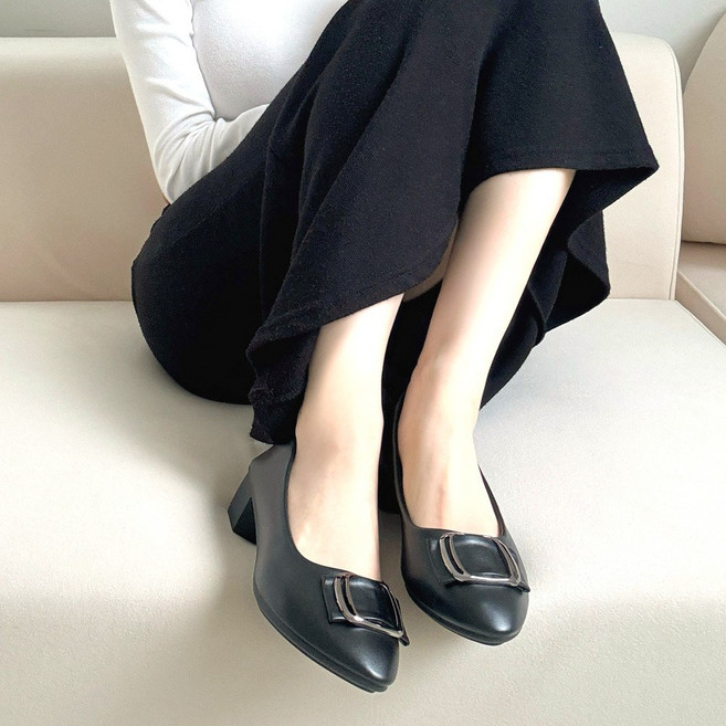 러블리디 리안 오피스룩 금장 사각 버클 미들힐 5cm 펌프스