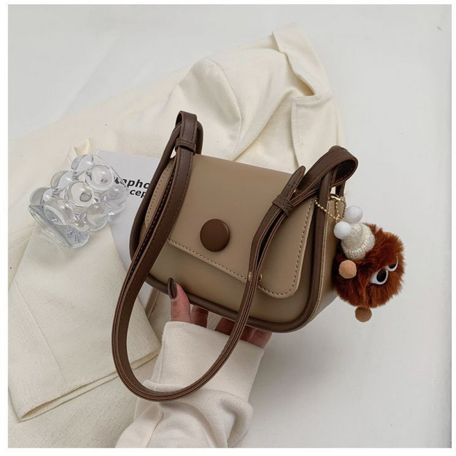女款單肩斜挎包, 卡其送毛毛球掛件