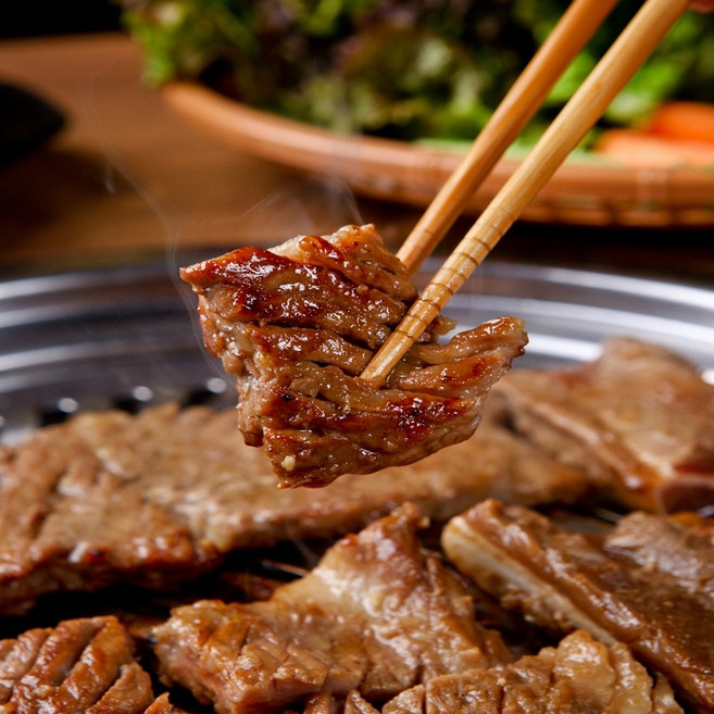 아름다운정성 국산돼지갈비 고기 붙이지 않은 진짜 양념돼지갈비 맛있는 국내산 캠핑 고기세트 수제 돼지왕갈비 1.5kg, 1개