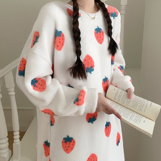 여성 도톰 달콤한 딸기 잠옷 플란넬 박시 캐주얼 롱스커트 파자마 전원풍 코랄 잠옷
