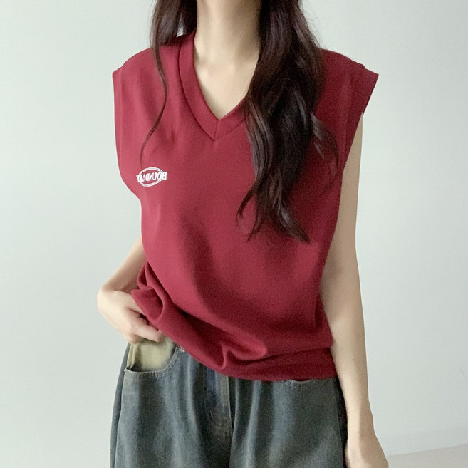 [국내제작] 데이지클로젯 바운더리 레이어드 브이넥 레터링 오버핏 민소매 조끼 티셔츠 / 봄 여름 가을 간절기 루즈핏 캐주얼 여성 여자 기본템 학생 교복템 V넥 베스트 심플 베이직