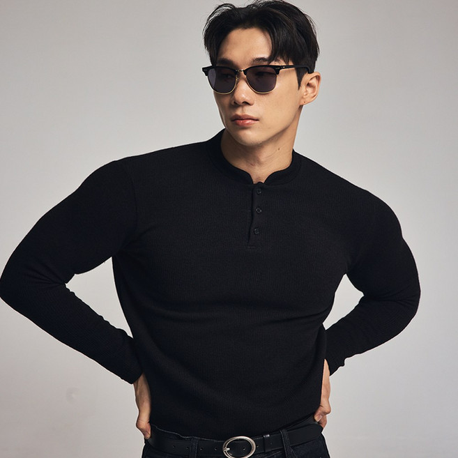 아스트로브 케이블 니트 헨리넥 머슬핏티셔츠