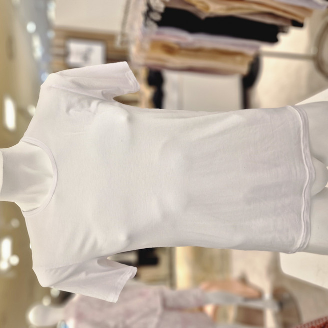 비비안 부드럽고 신축성 좋은 레이온 스판 소재를 사용한 베이직한 스타일의 티반 남성 반팔런닝 화이트