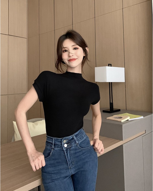 女款半高領短袖上衣 修身顯瘦素色T恤