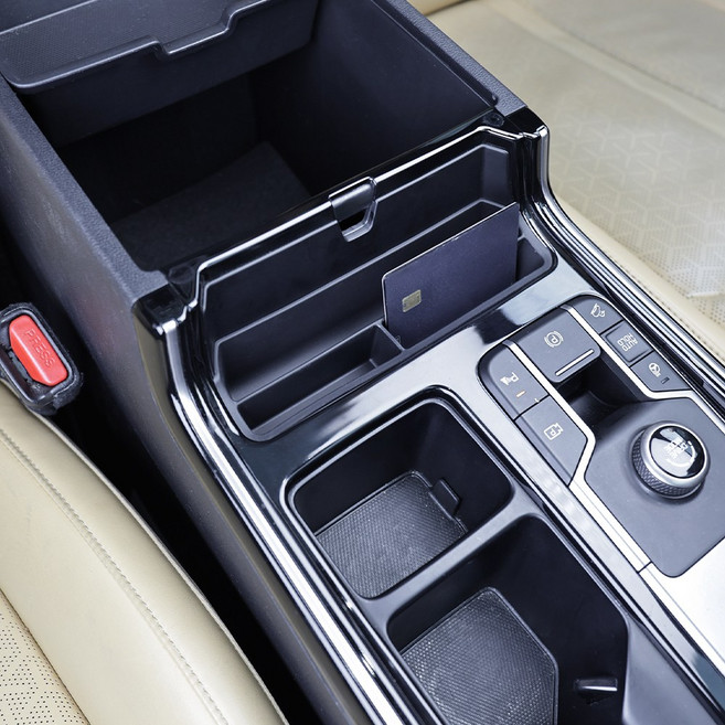 유투카 호환 쏘렌토 MQ4 실리콘 무선충전 패드 차량 방수패드 악세사리 용품, 블랙 [센터수납 트레이-실리콘], 기타