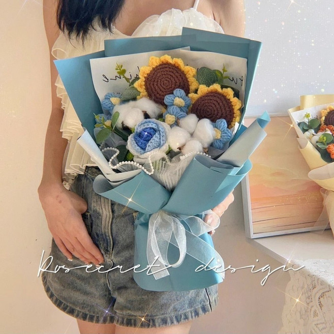 Rosecret design 毛線鈎織花束, 中花束向日葵天藍【送禮袋+燈+賀卡】, 1個