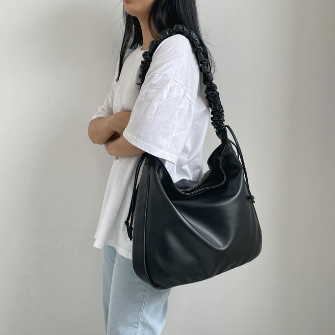 에브리테일 레더 러플 스트랩 숄더백 남녀공용 노트북 크로스 가방