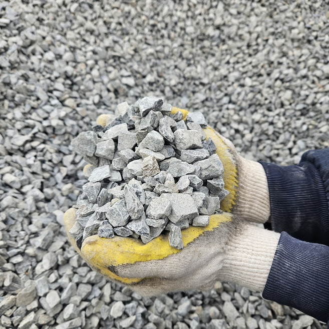 [ 25kg ] 프리미엄 파쇄석 자갈 고급파쇄석 [With보도블럭] 원예 가드닝 인테리어 홈테리어 마당 정원 화단, 20kg, 1개