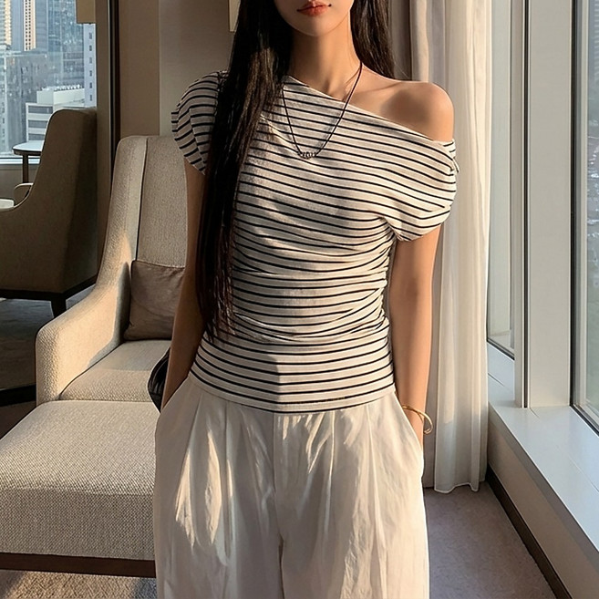 글램디브 퍼렐르 스트라이프 입술넥 오프숄더 티셔츠 AI1513