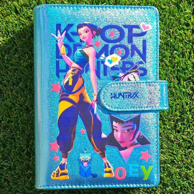 케이팝 데몬헌터스 반짝 홀로그램 다이어리, 조이블루
