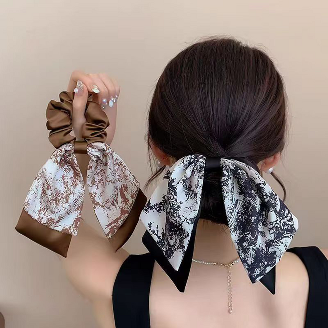 모스리나 르무아 리본 드롭 새틴 헤어 스크런치 곱창밴드