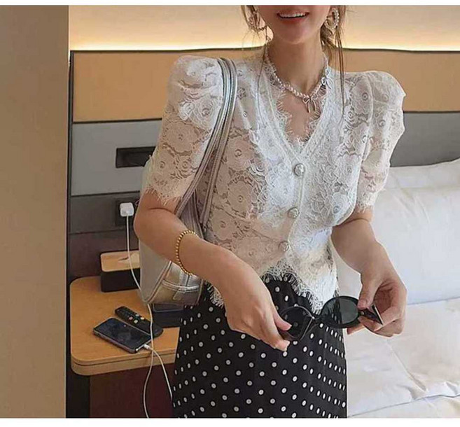 돌싱포맨 145회 이수경 화이트자수브인넥파워숄더반팔블라우스 모임하객룩