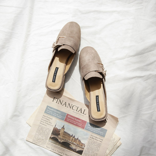 발편한 진주 버클 스웨이드 뮬 4cm 여성 블로퍼