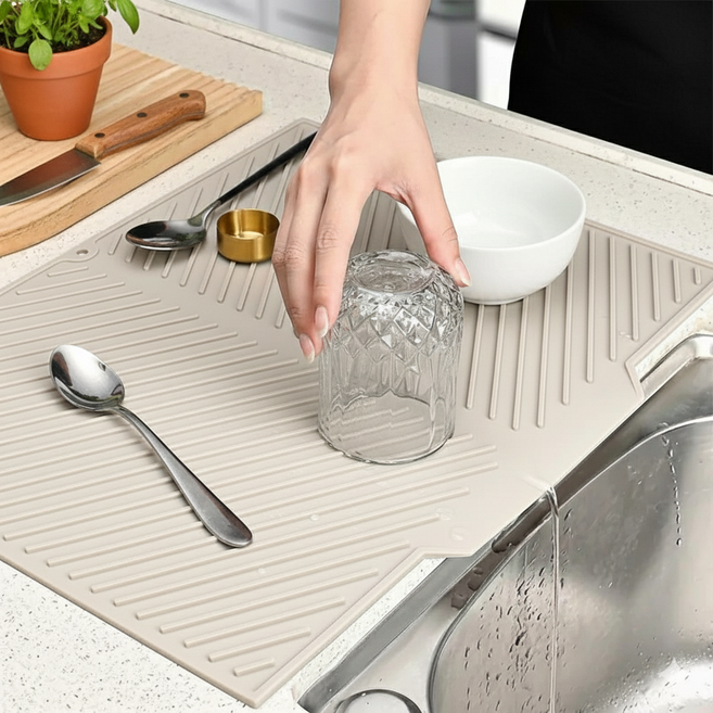 아우리온 물빠짐 위생관리 논슬립 실리콘 식기건조매트, 1개, 베이지, 1단