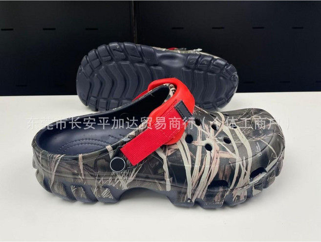 Crocs 迷彩印花沙灘鞋 軟底休閒涼拖鞋 男士戶外拖鞋, 歐羅轉印深藍,M8/W10=41碼, 歐羅轉印深藍, 41碼