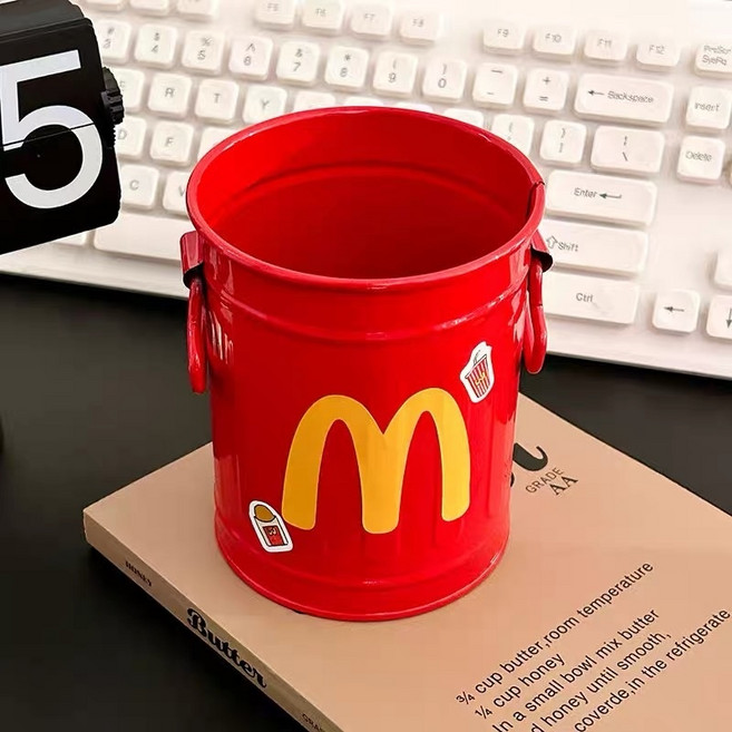 桌面收納 桌面垃圾桶 麥門鐵藝筆筒 美式復古 可愛擺件 學生桌面文具收納 化妝刷收納 多功能收納 收納桶, 紅色飯桶, 1個