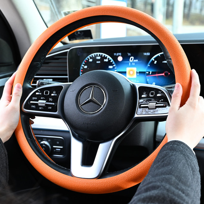 자동차 핸들커버 미끄럼방지 실리콘핸들커버 논슬립 D컷 원형 사각형 공용 차량 핸들커버 폰스트랩 증정, 오렌지