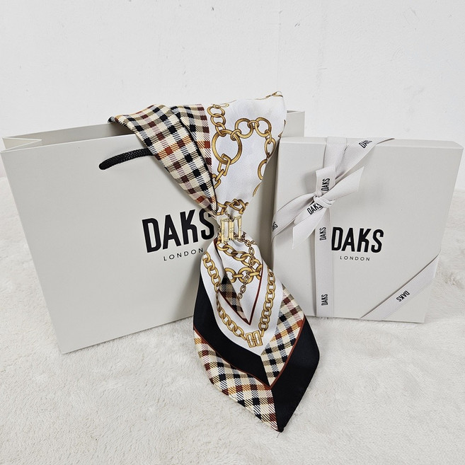 [백화점 정품] 닥스 아이보리 체크체인 쁘띠 삼각 스카프 DD링 세트 100%실크 여성 여자 머플러 타이 (선물포장)