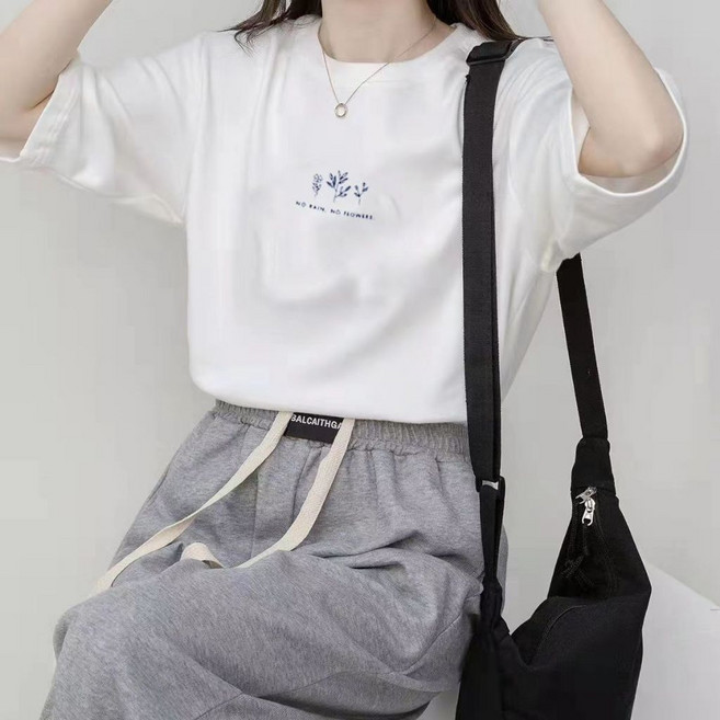 Ladyshare 韓版寬鬆遮蝴蝶袖短袖t恤 文青風圖案女裝 顯瘦【G022】