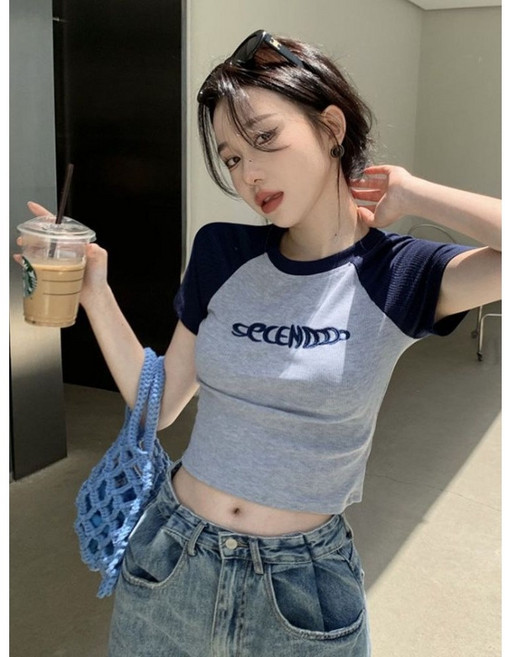 와이엔디샵 여성 슬림핏 크롭티 배색 반팔 레터링 Y2K 티셔츠