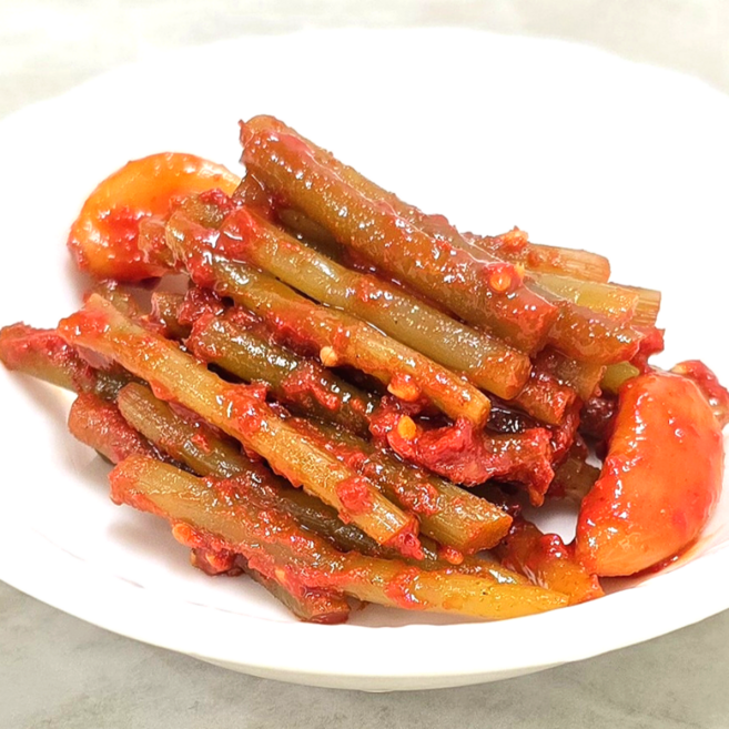 동백찬 마늘쫑 무침 장아찌 2kg 4kg 8kg 16kg 고추장 삭힌 대용량 업소용 식당 두남, 1개