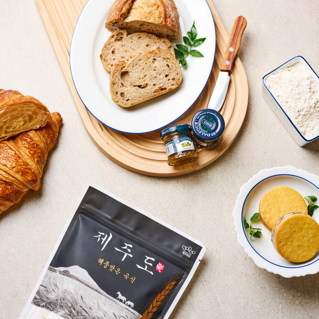 [베지근한식탁]청정 제주 100% 제주산 곡물 가루 4종 제주개역 메밀가루 콩가루 밀가루 500g, 제주 무농약 밀가루, 1개