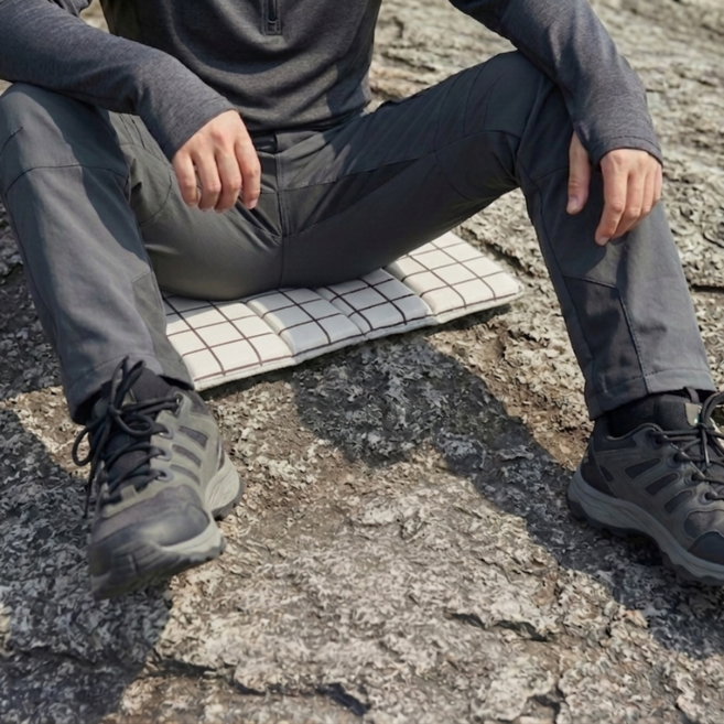 네이처드 푹신한 구름 쿠션 초경량 휴대용 접이식 방석 2개, 화이트/블랙