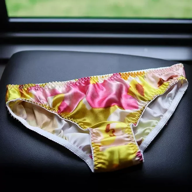 100% 桑蠶絲真絲女低腰三角內褲 精美印花, 黃影
