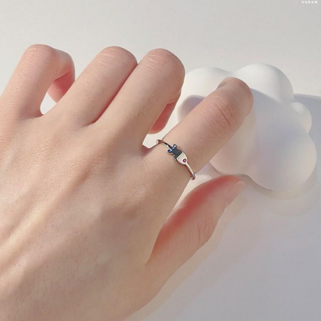 VARAM 스왈 탄생석 행운 물고기반지 실버색상 써지컬316L스틸