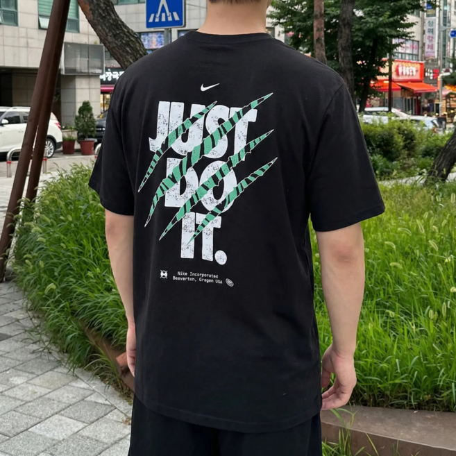 당일발송 나이키 NIKE 남녀공용 NSW 오버핏 그래픽 반팔 티셔츠 남성 여성 반팔티 스포네틱 양말