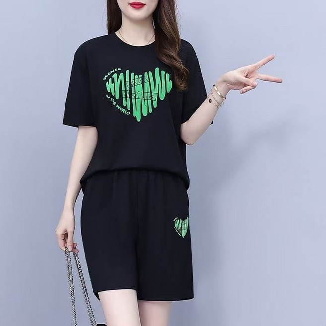 AREVI여름 여성용 빅 사이즈 트레이닝복 세트 유행 데일리 캐주얼 하트 패턴 반팔 + 반바지 셋트