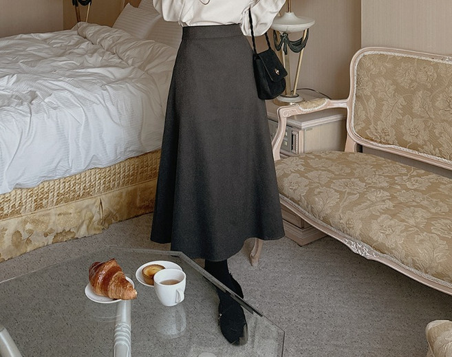 [리리앤코] 프루디얼 모직 뒷밴딩 플레어 맥시 롱 스커트