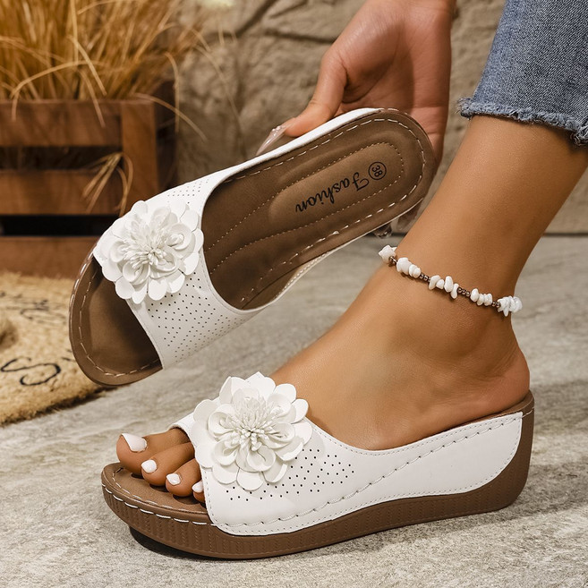 新款大碼女士坡跟涼鞋夏季軟底外穿防滑花朵拖鞋