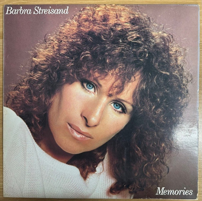 중고LP) Barbra Streisand (바브라 스트라이샌드) – Memories / My Heart Belongs To Me (자켓NM-/음반M)