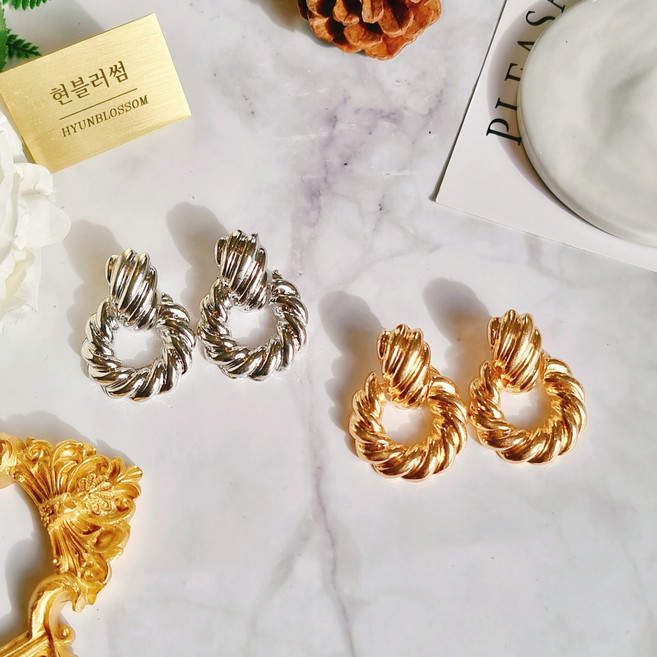 현블러썸 엘무드메탈귀걸이 볼드한 체인 귀걸이 팬트하우스 펜트하우스 이지아 여성귀걸이 롱귀걸이 드롭 골드 화려한 파티 천서진 오윤희 김소연 빅사이즈