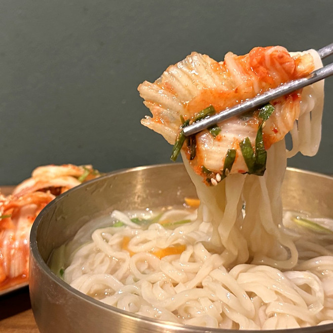 명동칼국수세트 칼국수5인분(1kg)+마늘김치1kg+칼국수소스5개, 1개