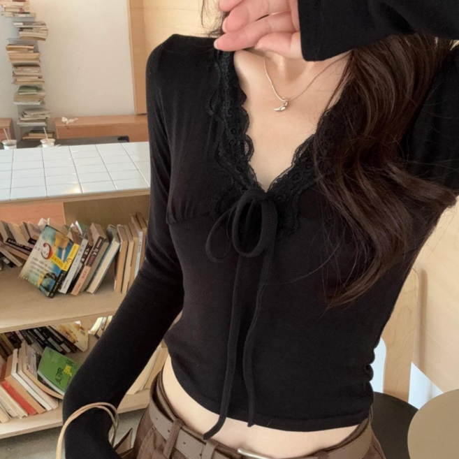 야오야오 브이넥 레이스 셔링 슬림핏 크롭 긴팔 티셔츠