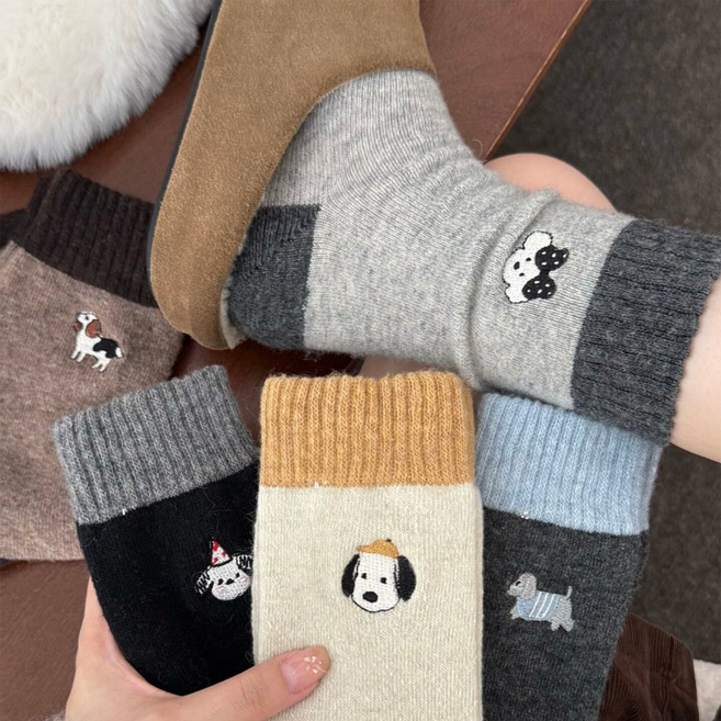 Banjiwu 여성용 캐시미어 혼방 기모 양말 귀여운 강아지 카툰 패턴으로 겨울에 집에서 따뜻하게 신기 좋은 수면 양말 4족 세트