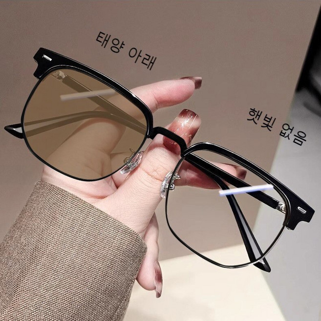 DZX 남녀공용 변색 패션 블루라이트 차단 안경 가벼운 사각 뿔테 선글라스