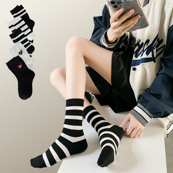 애플민트 여성 중목 양말 화이트 블랙 스프라이트