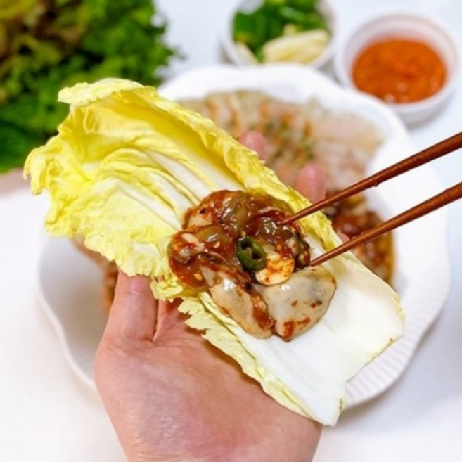 [계절특가] 달콤짭짤 30년 전통 통영 생굴무침, 1개