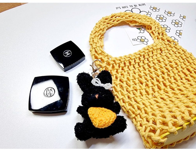 [바닐라제이]블랙 토끼 모루 인형키링 열쇠고리 가방액세서리, 옐로우, 1개