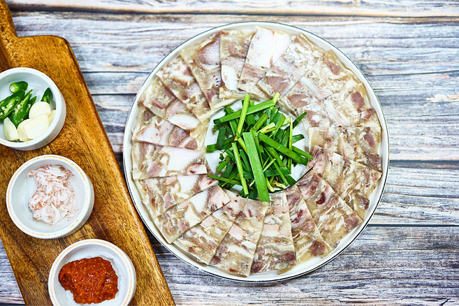 국내산 머릿고기슬라이스2kg 국밥재료, 200g, 1팩, 옛날편육 200g