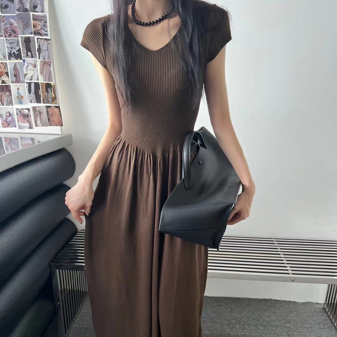 루비루 RB3114 브이넥 반소매 골지 니트 셔링 롱 원피스