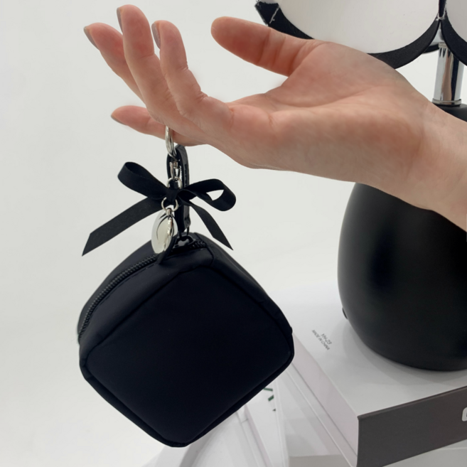 그레이블 블랙 리본 스퀘어 미니 화장품 파우치