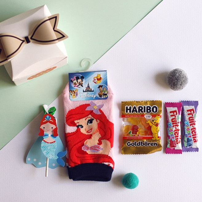 더프리젠[어린이집 유치원생일답례품]캐릭터 히어로 공주양말+간식선물 구디백 아동양말 간식선물