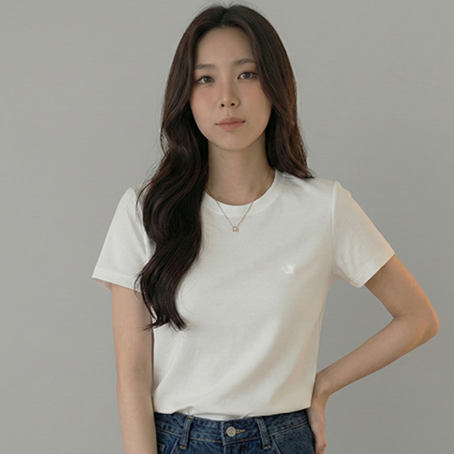데일로엔 여성 심플 자수 포인트 데일리 반팔 이너 티셔츠