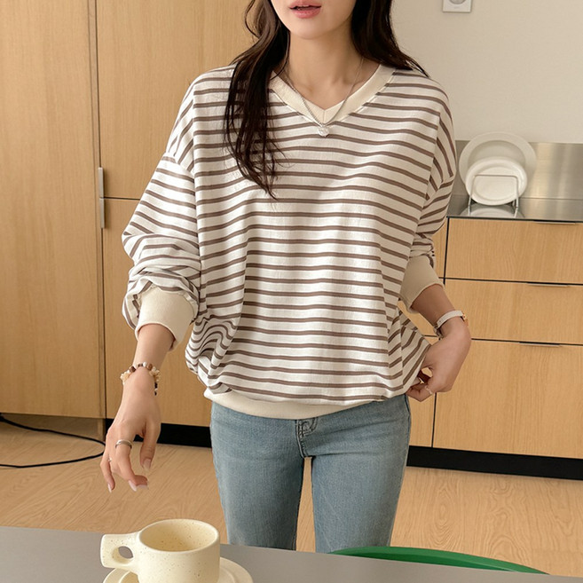 데일리앤 큐브 여성 브이넥 루즈핏 긴팔 스트라이프 맨투맨 티셔츠 봄 가을