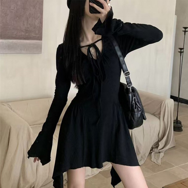 엘바리스 여성 슬림 플레어 스트랩 긴팔 언발 미니 원피스